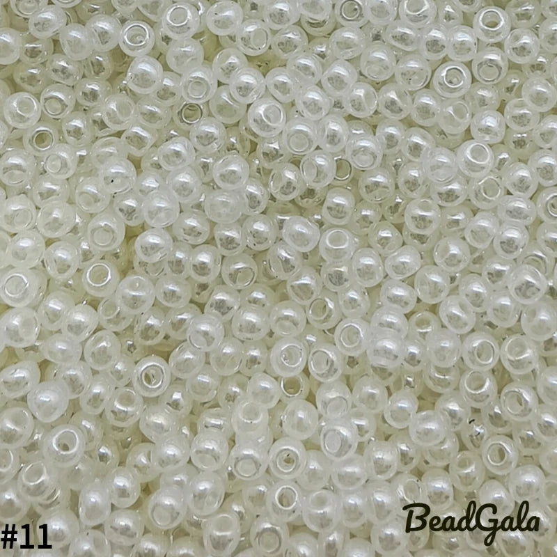 2mm Cream Glass Seed Beads 11/0 SB11